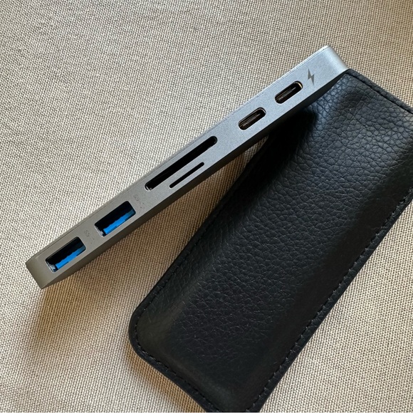 HyperDrive USB-C Hub for MacBook Pro - Picture 3 of 4